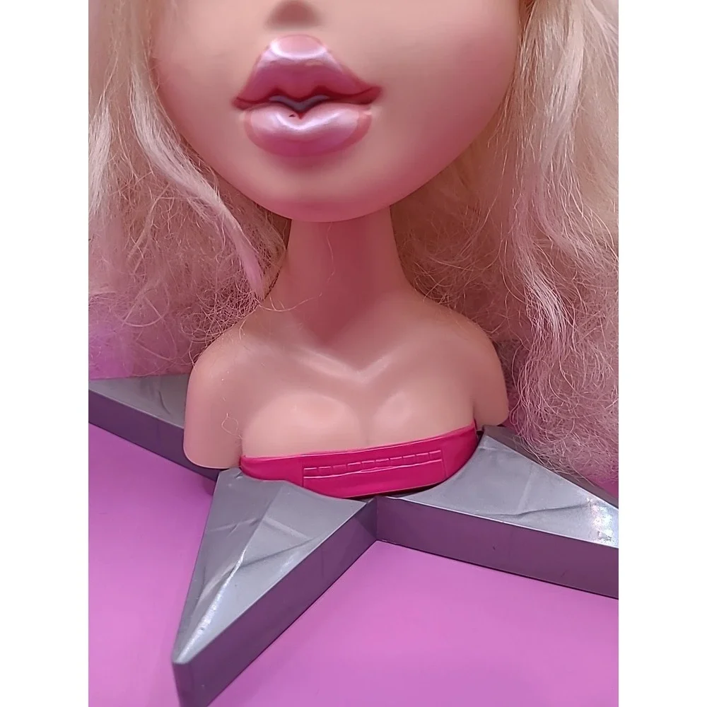 2002 BRATZ CLOE‎ GLAMMED UP FUNKY FASHION MAKEOVER LARGE Styling Doll Head READ